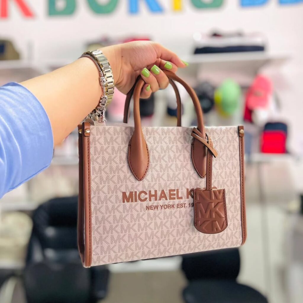 Valmentajan laukut vs Michael Kors (1) Valmentaja Laukut vs Michael Kors