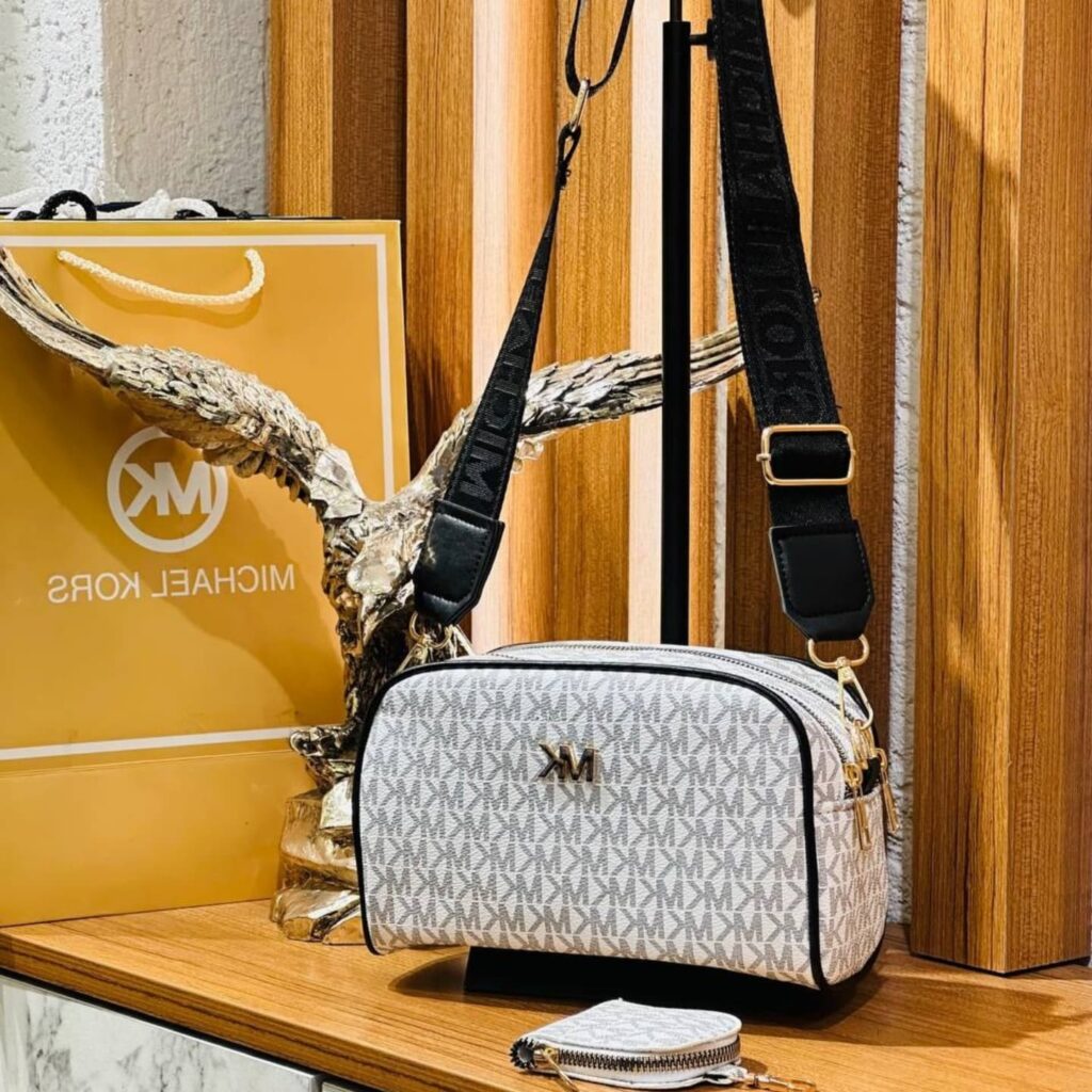 Valmentajan laukut vs Michael Kors (2)(1) Valmentaja Laukut vs Michael Kors