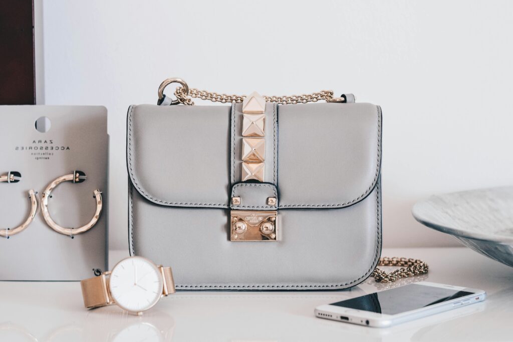 Handtasche vs. Geldbörse (3) Handtasche vs. Geldbörse