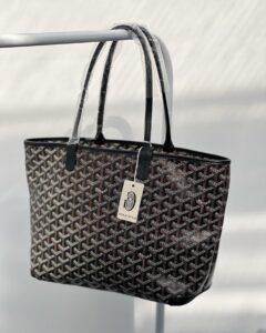 Kuinka paljon on Goyard Kangaskassi