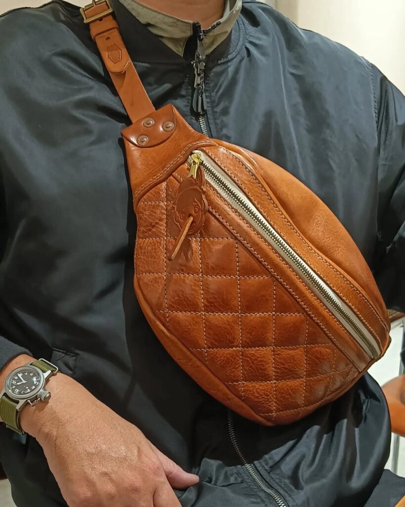 Warum nennt man sie Gürteltasche (1)(1) Warum nennt man sie Gürteltasche?