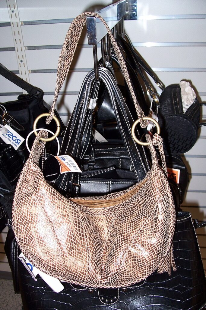 Why Is It Called a Hobo Bag Unraveling the Etymology and Cultural Significance (1)(1) Why Is It Called a Hobo Bag